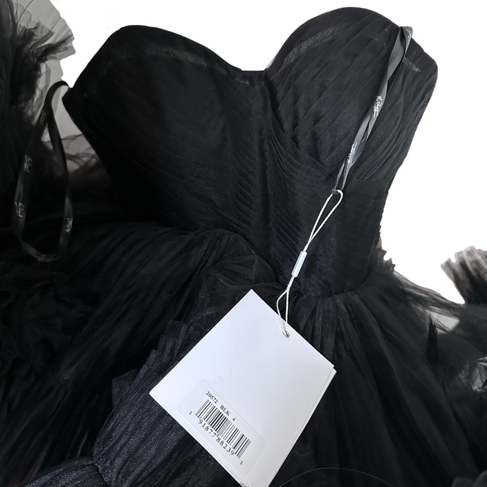 Mac Duggal Black Strapless Sweetheart Tulle Gown w. Feather Detail 20572 Size 4 - Picture 9 of 13